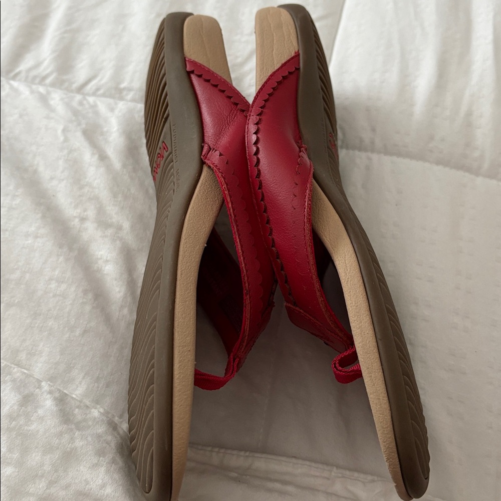 Vionic Red Sandals - Picture 5 of 8